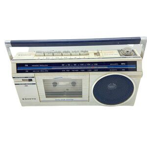Sanyo Ghettoblaster Radio Cassette Recorder M1660 White Black Boombox 2 Band